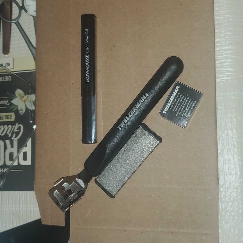 Tweezerman callous and brow kit